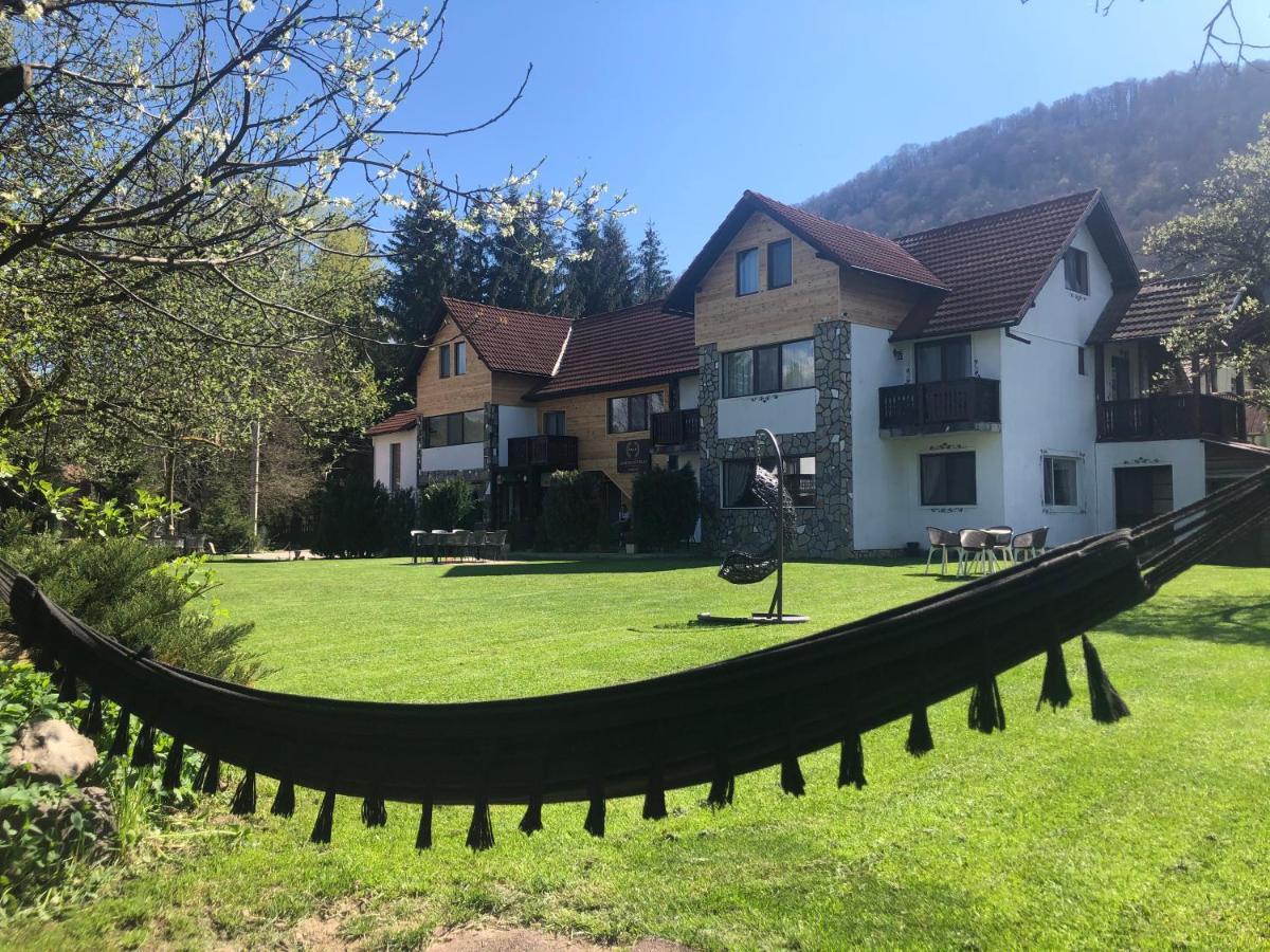 Garden Retreat (Adults Only) Hotell Bran  Eksteriør bilde