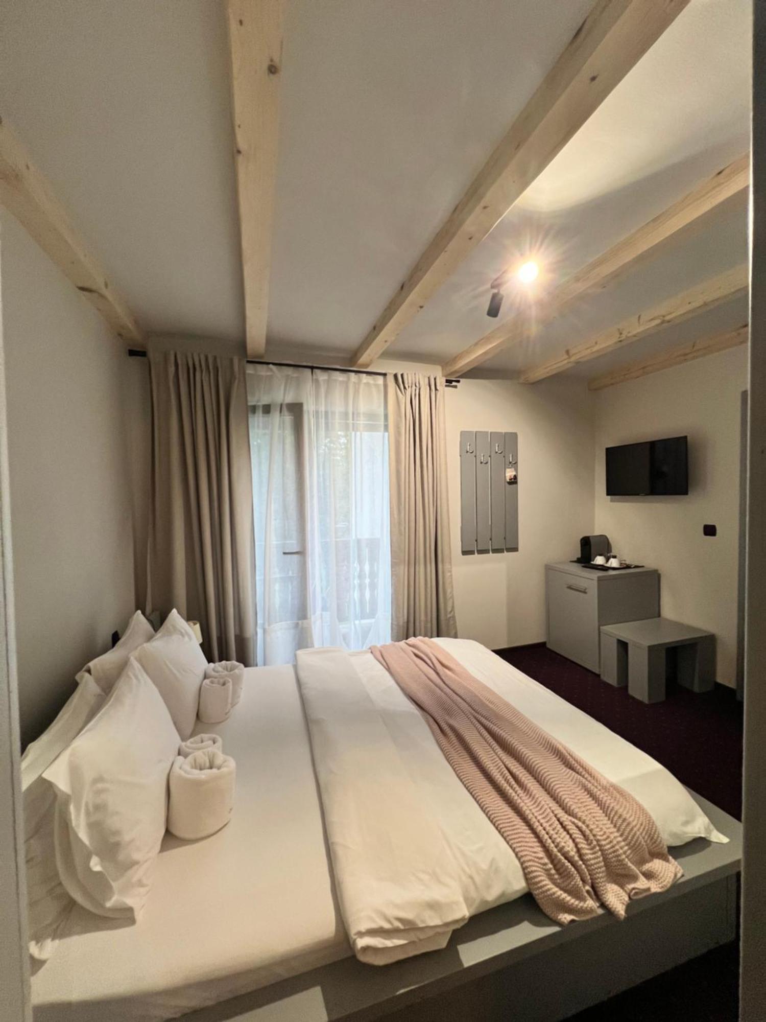 Garden Retreat (Adults Only) Hotell Bran  Eksteriør bilde